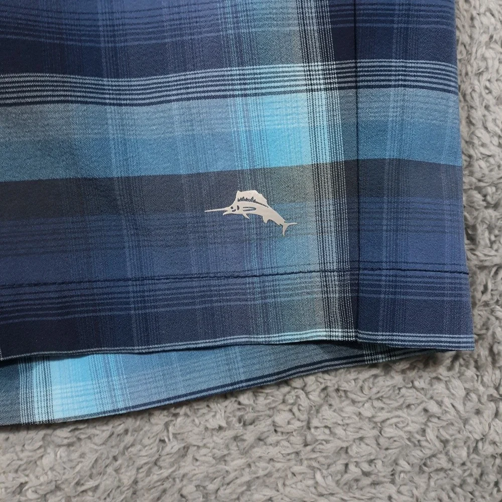 Tommy Bahama Shorts Mens 40 x 9.5 Blue Plaid IslandZone Chino